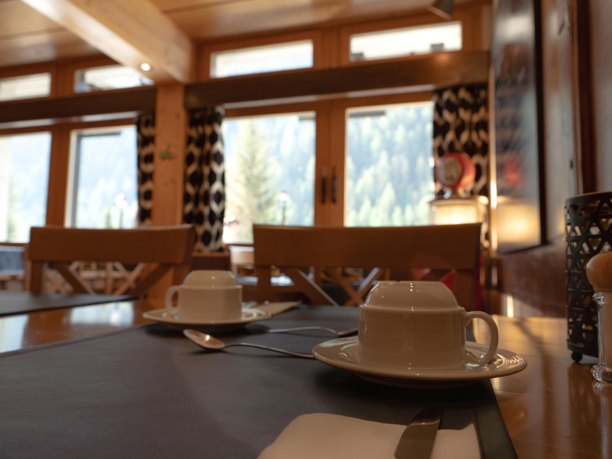 Hotel Cristal - Swiss Riders Lodge Grimentz Kültér fotó